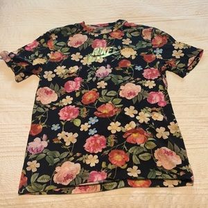 Nike Tee (BUNDLE FOR $5)